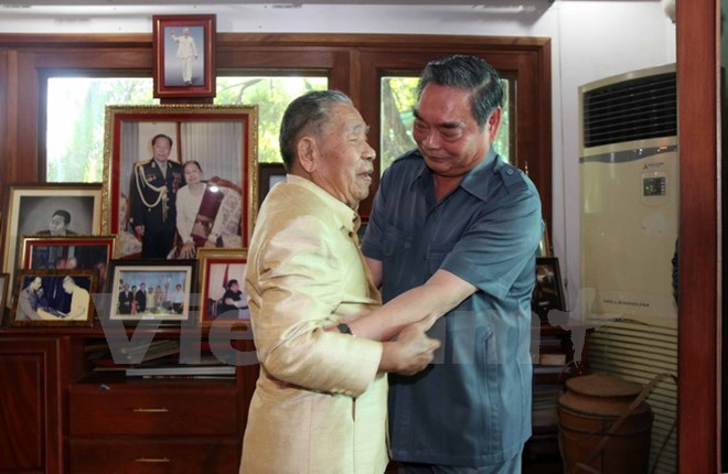 ທ່ານ ເລຮົ່ງແອງ ຜູ້ປະຈຳການຄະນະເລຂາສູນກາງ ຢ້ຽມຢາມບັນດາອະດີດການນຳຂັ້ນສູງລາວ